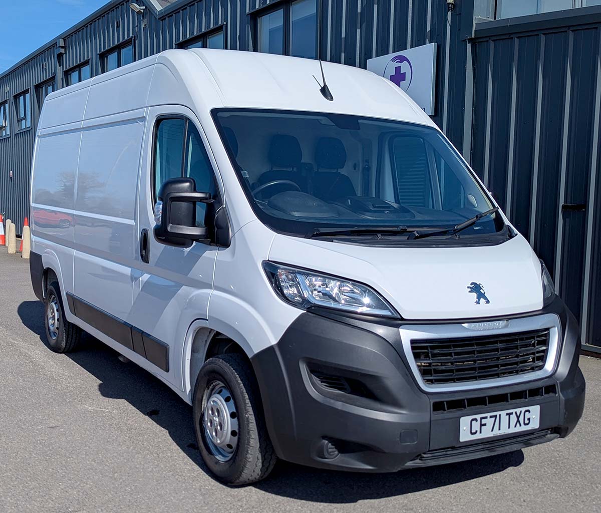 PEUGEOT BOXER 2.2 BlueHDi H2 Professional Van 140ps - Image 2