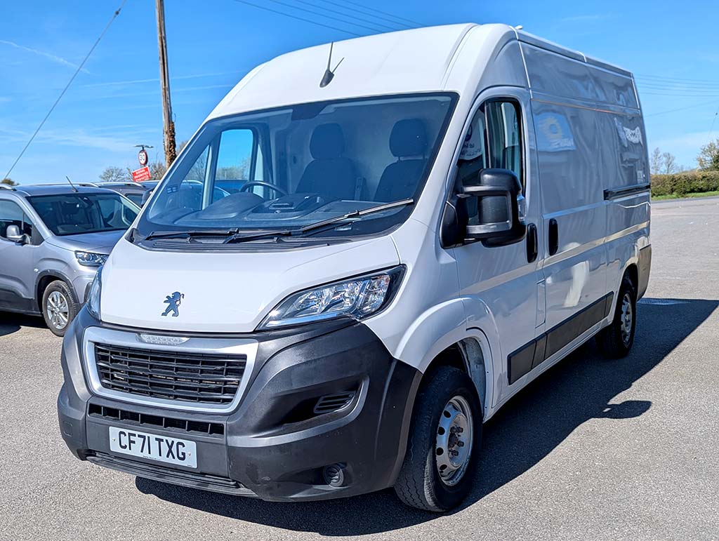 PEUGEOT BOXER 2.2 BlueHDi H2 Professional Van 140ps - Image 31