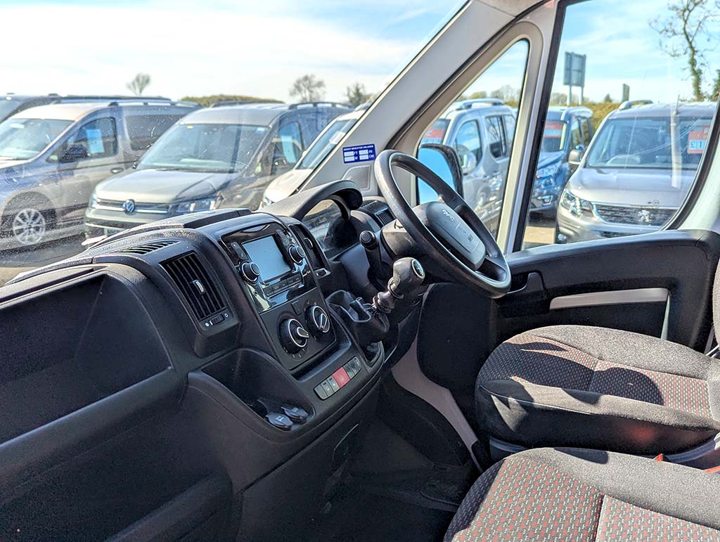 PEUGEOT BOXER 2.2 BlueHDi H2 Professional Van 140ps - Image 23