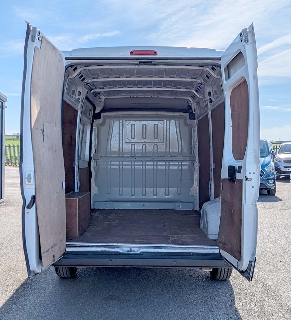 PEUGEOT BOXER 2.2 BlueHDi H2 Professional Van 140ps - Image 11