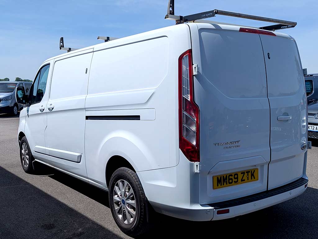 Ford Transit Custom 2.0 EcoBlue 130ps Low Roof Limited Van - Image 16