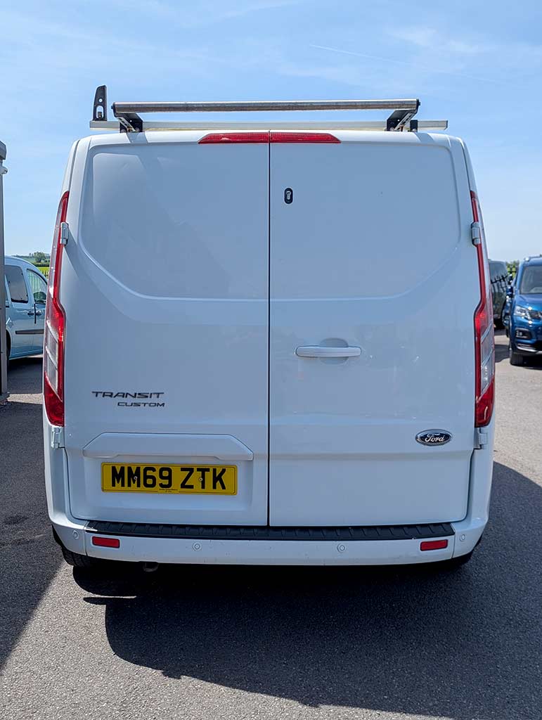 Ford Transit Custom 2.0 EcoBlue 130ps Low Roof Limited Van - Image 17