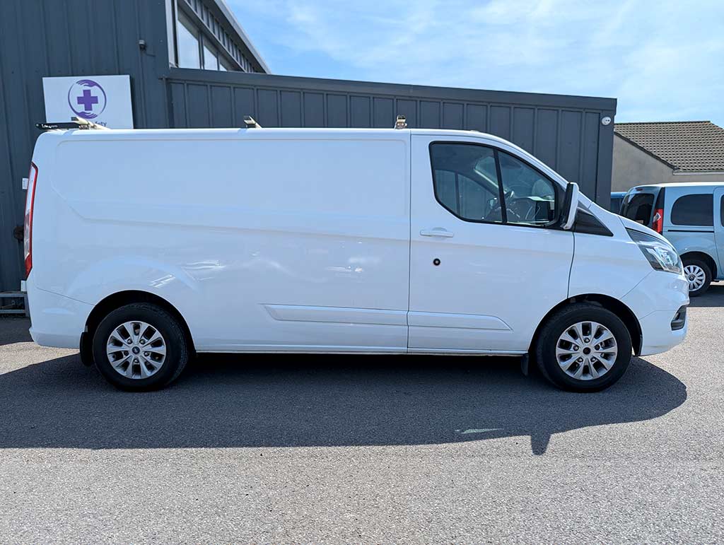 Ford Transit Custom 2.0 EcoBlue 130ps Low Roof Limited Van - Image 19